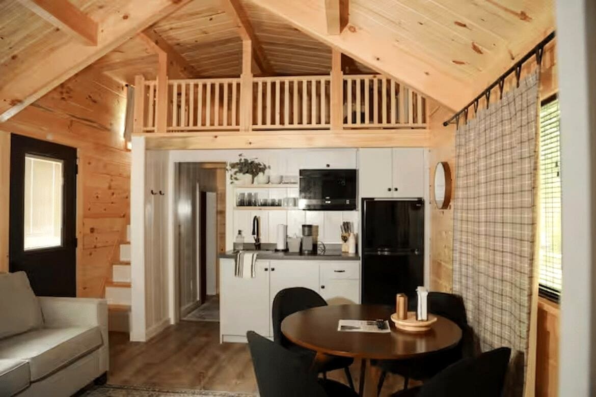 Cozy Bellefonte Tiny Home with a Private Hot Tub
