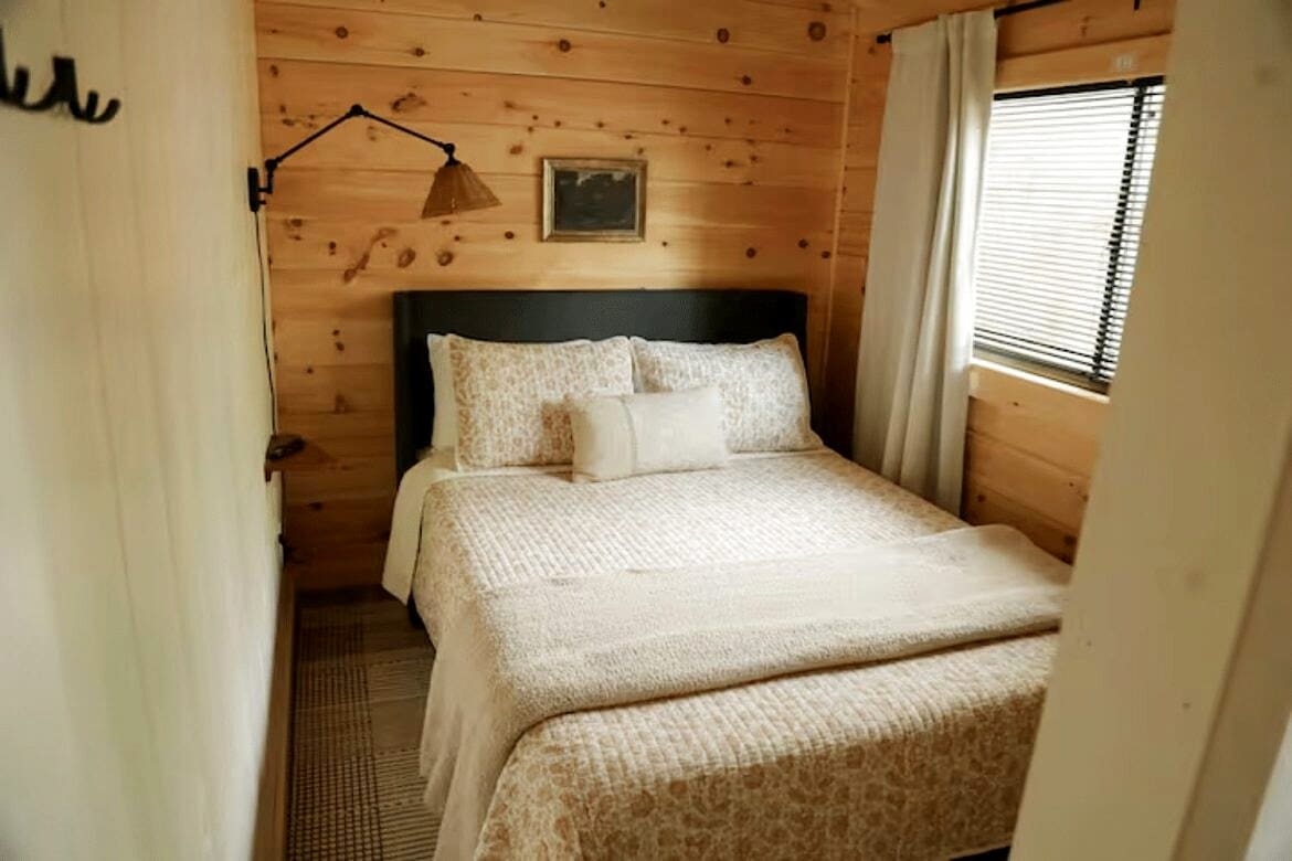 Cozy Bellefonte Tiny Home with a Private Hot Tub