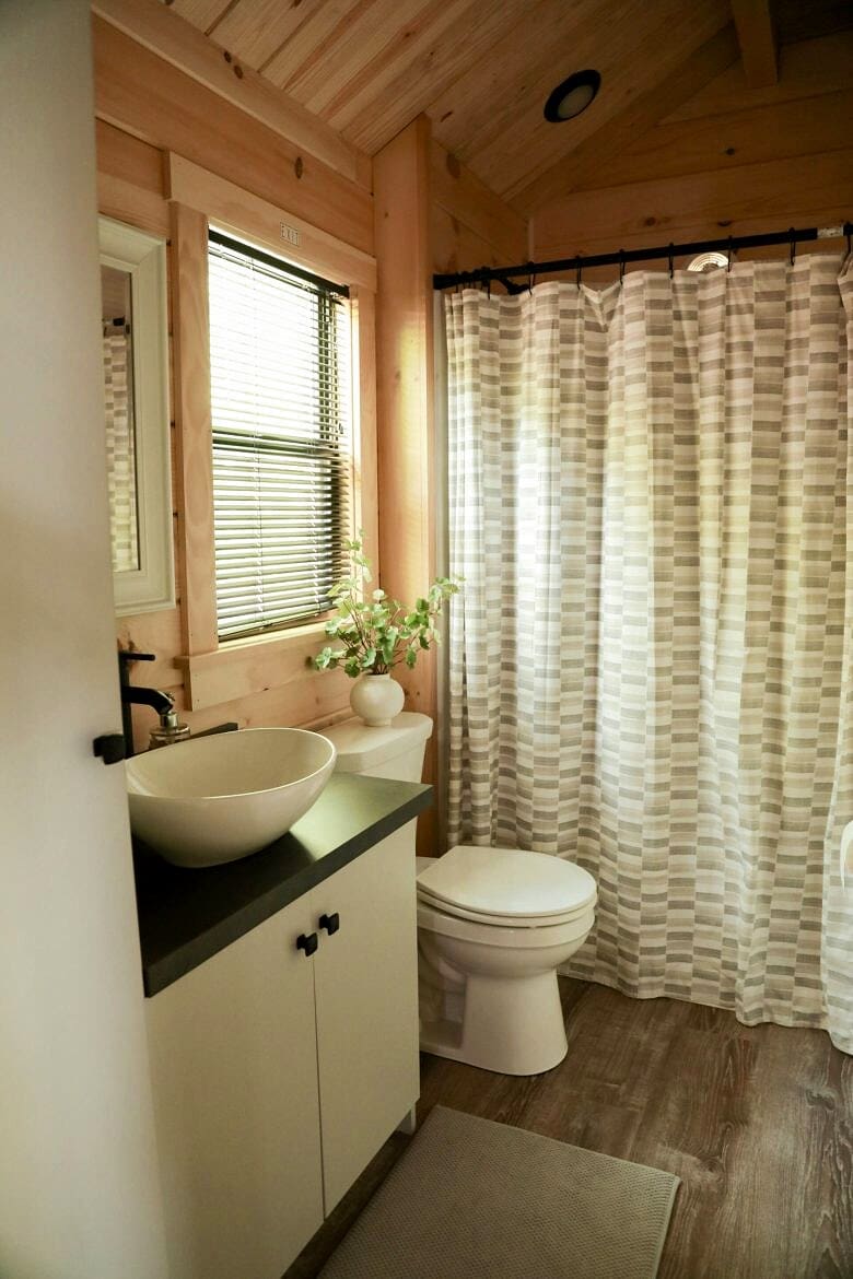 Cozy Bellefonte Tiny Home with a Private Hot Tub