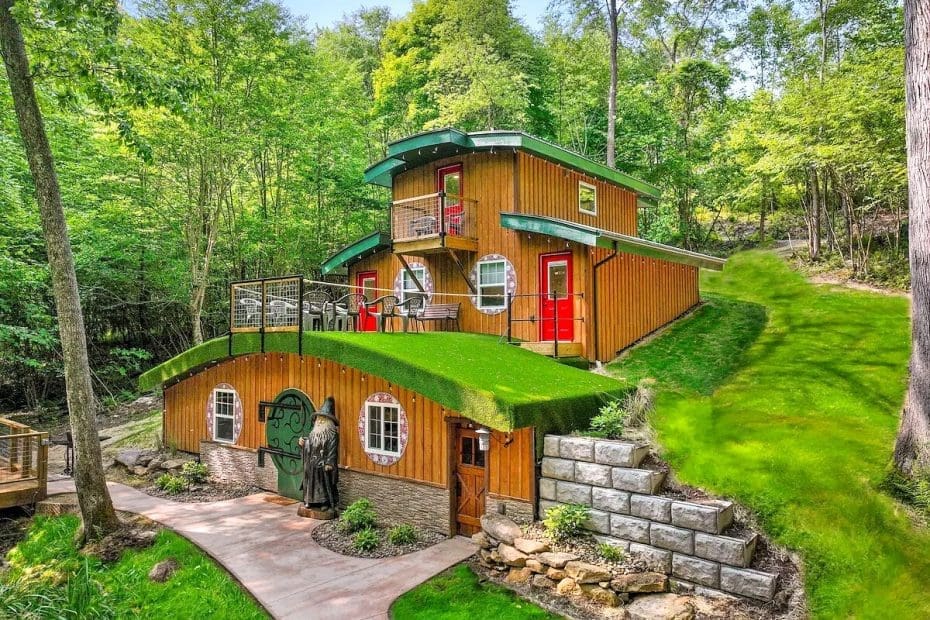 Inside a Cozy Modern Hobbit House in Pennsylvania