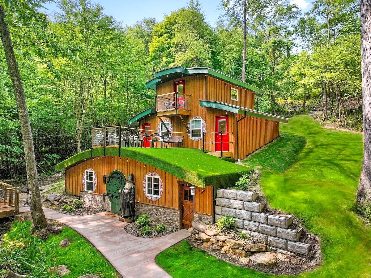 Inside a Cozy Modern Hobbit House in Pennsylvania