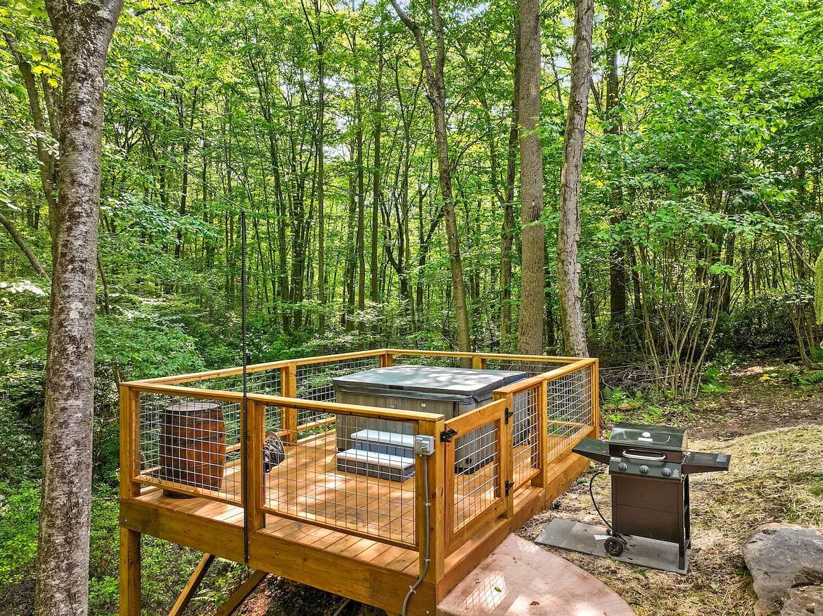 Inside a Cozy Modern Hobbit House in Pennsylvania