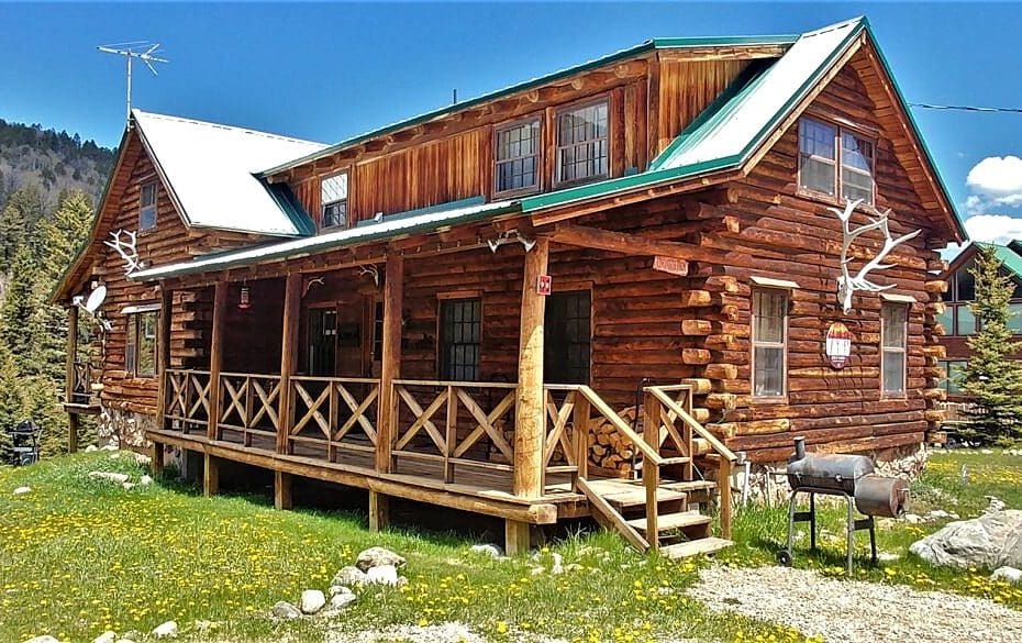 Dwyers Den Log Home with a Spacious Mountain Porch