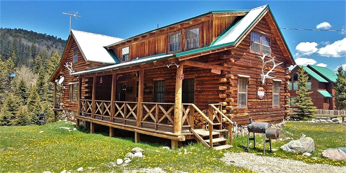 Dwyers Den Log Home with a Spacious Mountain Porch