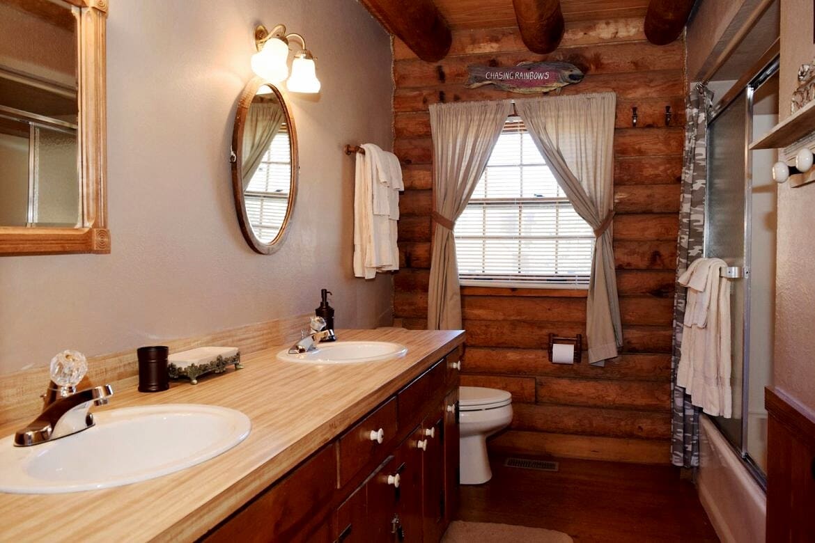 Dwyers Den Log Home with a Spacious Mountain Porch