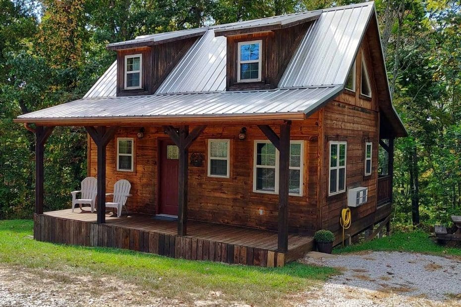 Frontier Cabin with Rustic Amish Charm in West Virginia