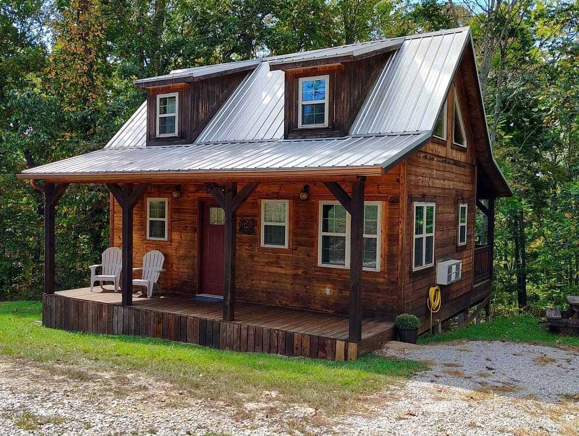 Frontier Cabin with Rustic Amish Charm in West Virginia
