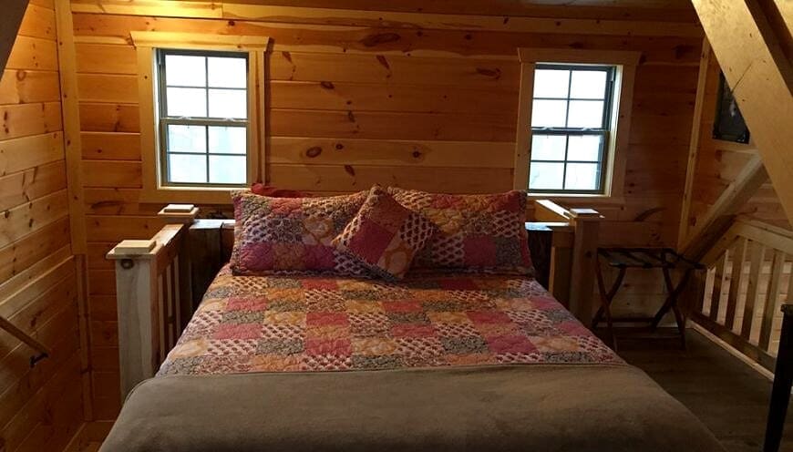 Frontier Cabin with Rustic Amish Charm in West Virginia