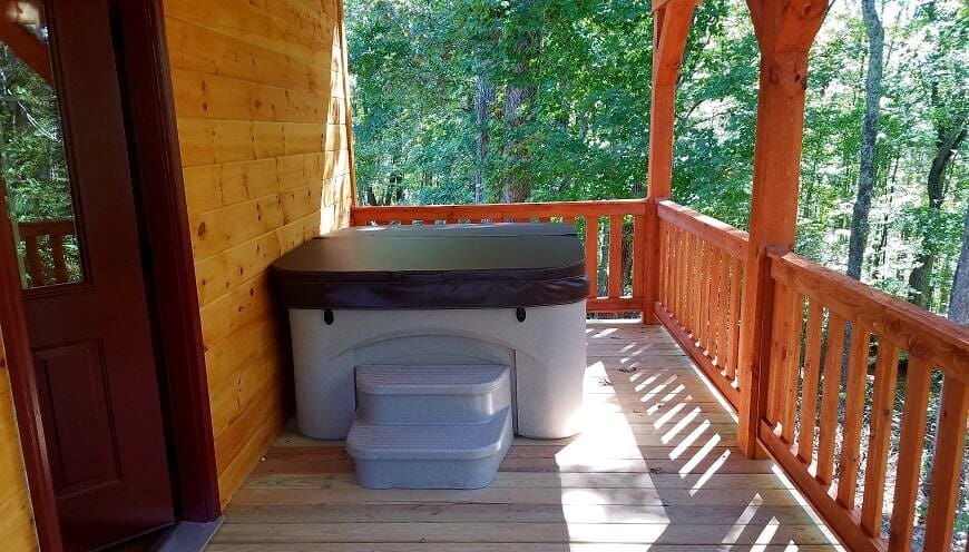 Frontier Cabin with Rustic Amish Charm in West Virginia