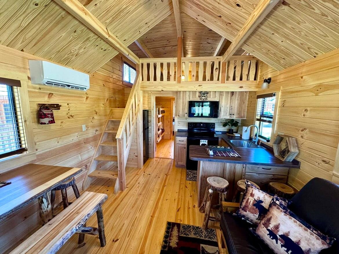 Cozy Log Cabin Near Lake Bob Sandlin with a Spacious Interior
