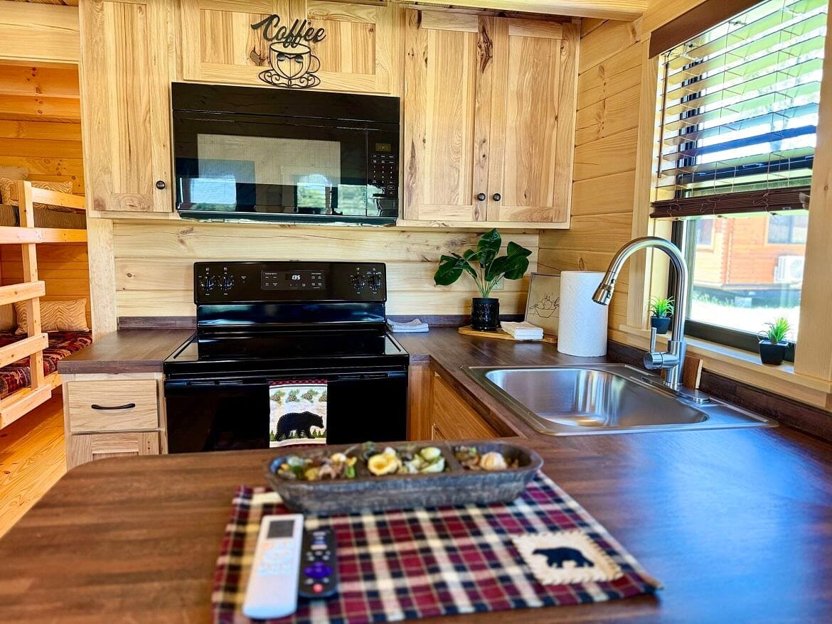 Cozy Log Cabin Near Lake Bob Sandlin with a Spacious Interior