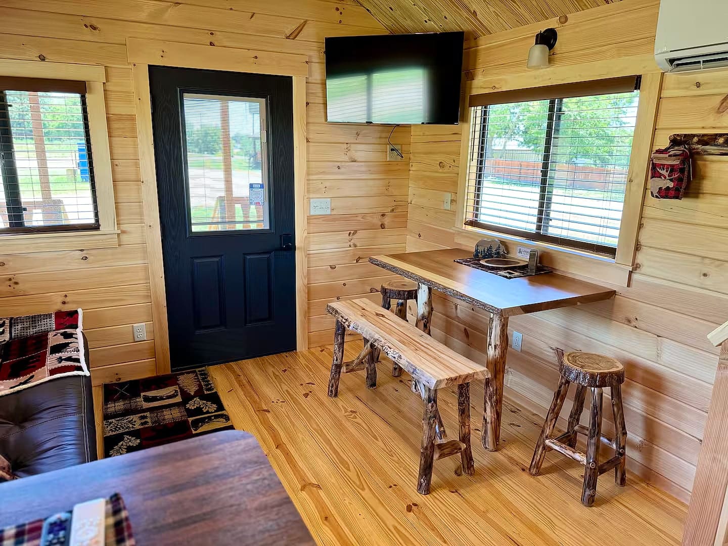 Cozy Log Cabin Near Lake Bob Sandlin with a Spacious Interior