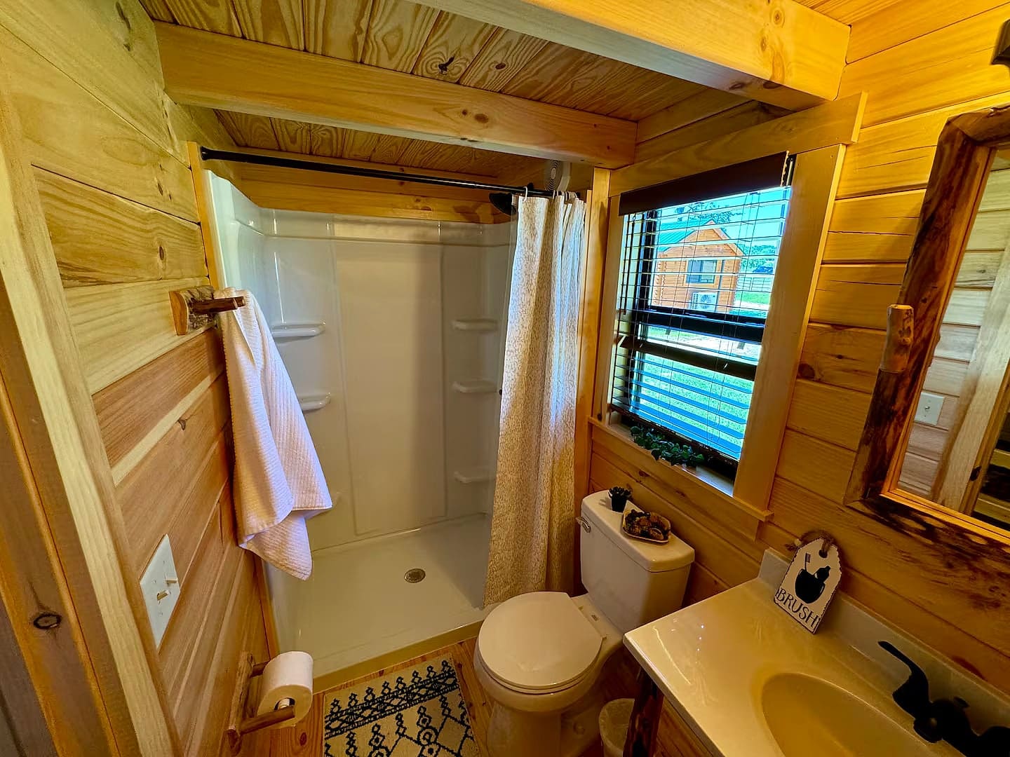 Cozy Log Cabin Near Lake Bob Sandlin with a Spacious Interior