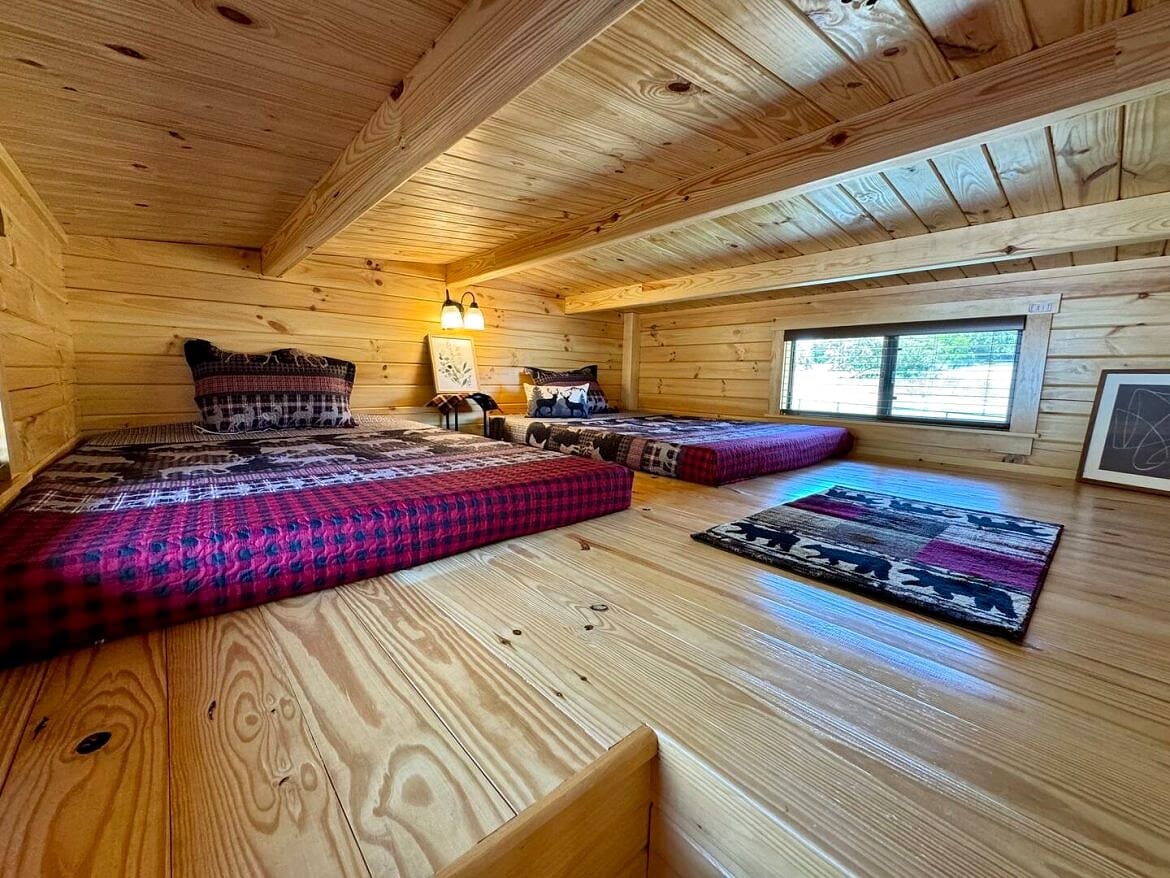 Cozy Log Cabin Near Lake Bob Sandlin with a Spacious Interior