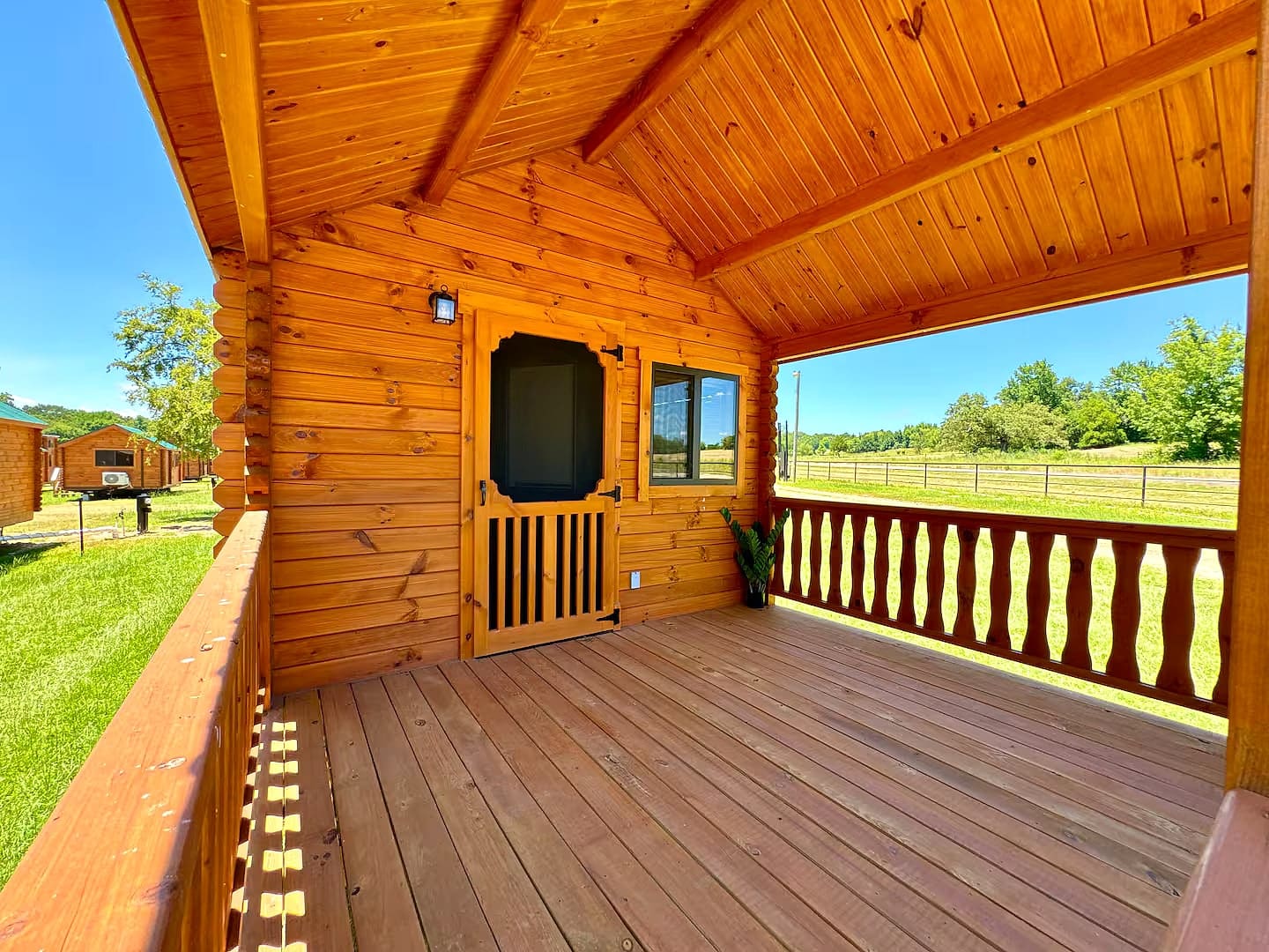 Cozy Log Cabin Near Lake Bob Sandlin with a Spacious Interior