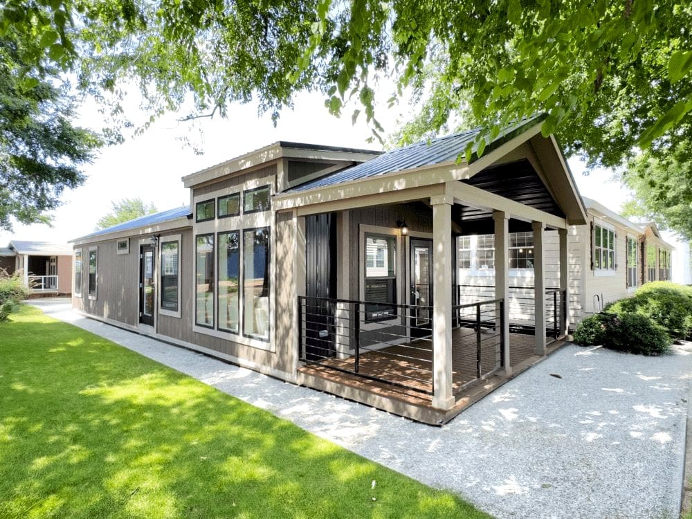 A Tour of the Waxahachie Cottage: 918 Sq Ft of Cozy Farmhouse Charm