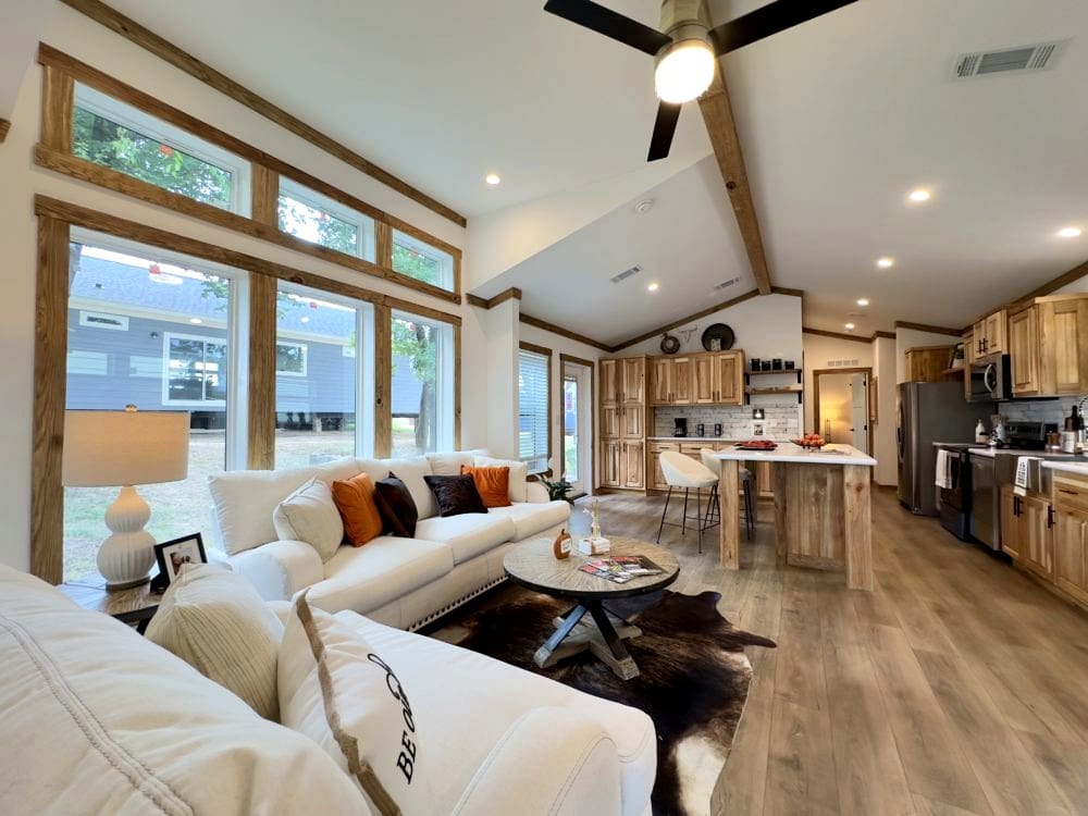 A Tour of the Waxahachie Cottage: 918 Sq Ft of Cozy Farmhouse Charm