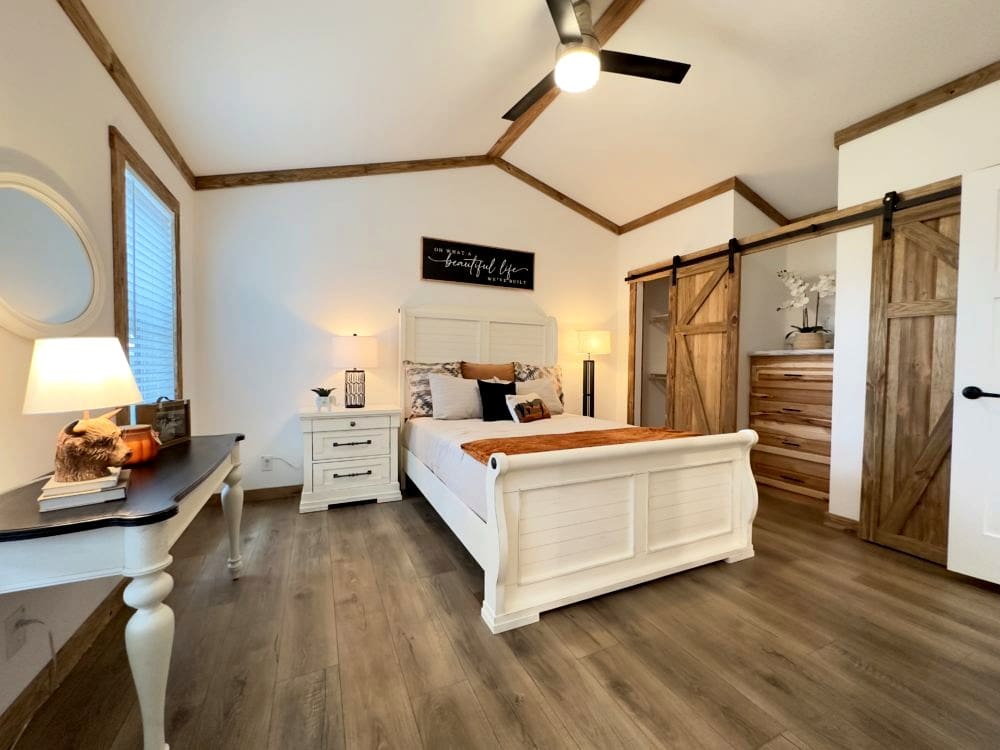 A Tour of the Waxahachie Cottage: 918 Sq Ft of Cozy Farmhouse Charm