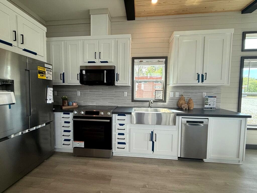 Exploring the Eagle 2162 Manufactured Tiny House: 690 Sq Ft 2-Bedroom Layout