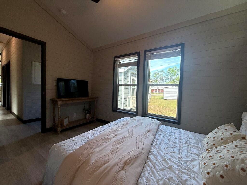 Exploring the Eagle 2162 Manufactured Tiny House: 690 Sq Ft 2-Bedroom Layout