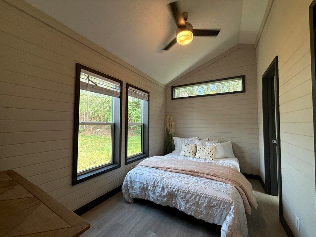 Exploring the Eagle 2162 Manufactured Tiny House: 690 Sq Ft 2-Bedroom Layout