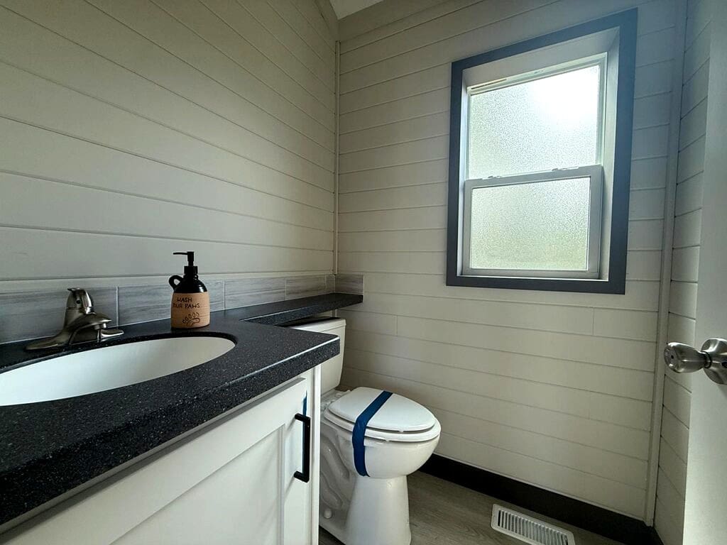 Exploring the Eagle 2162 Manufactured Tiny House: 690 Sq Ft 2-Bedroom Layout