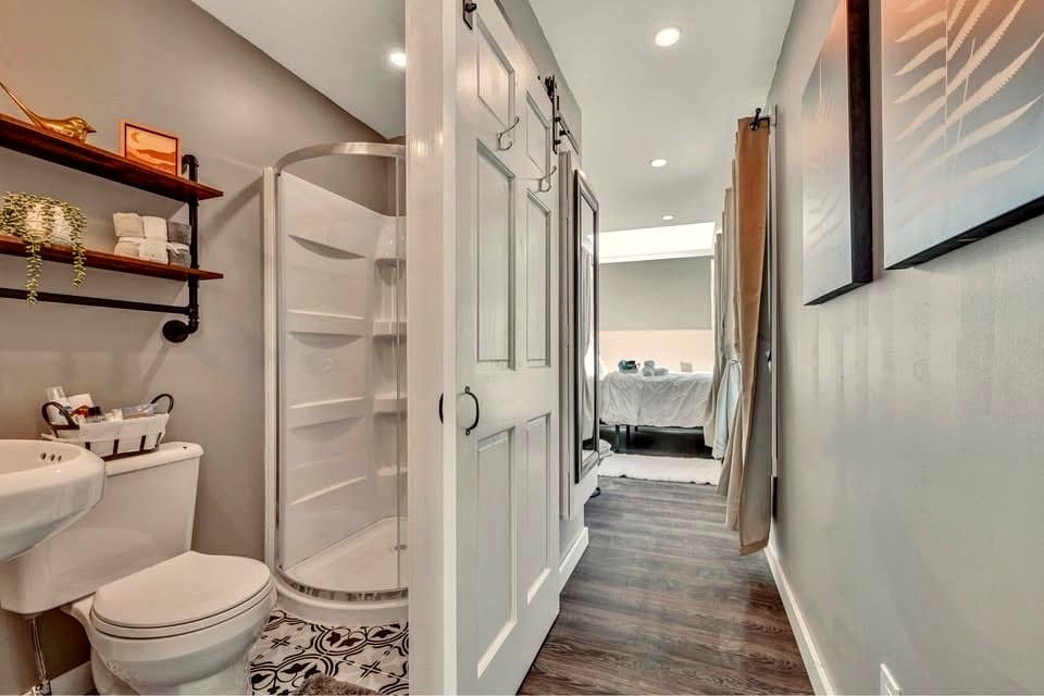 Exploring the Meadow 8x40 Turnkey Container Home: Modern Luxury & Solar Ready