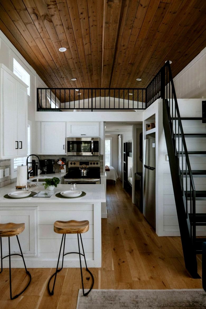 Maple Cabin: A Dream Creekside Retreat with a Private Fishing Pond