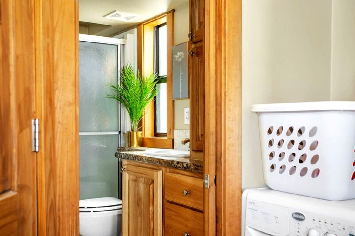 Inside Starview at Jeffrey Springs: A Romantic Hill Country Tiny House with Hot Tub