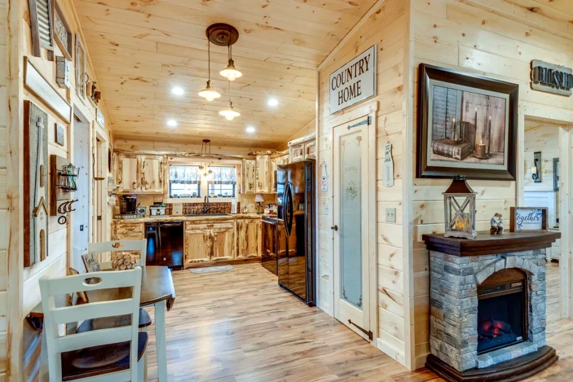 Inside the Cowboy Cabin: A Spacious 3-Bedroom Amish Timber Home with Wraparound Porch