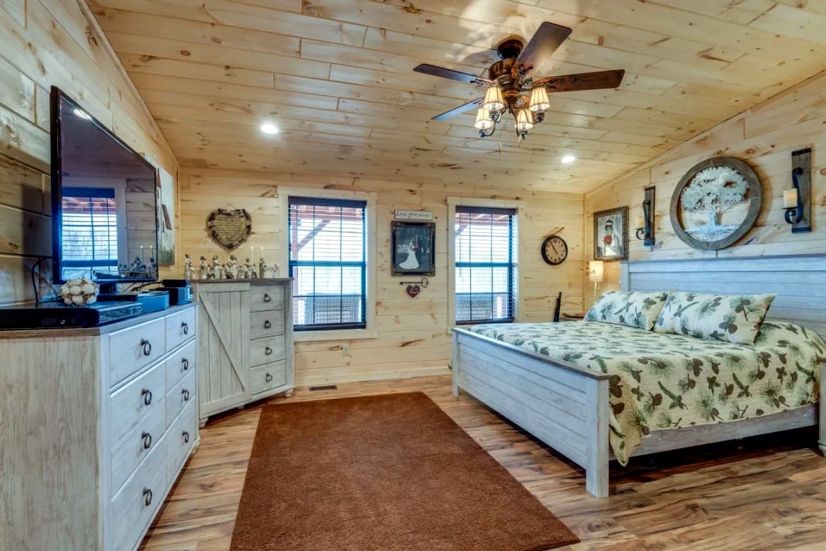 Inside the Cowboy Cabin: A Spacious 3-Bedroom Amish Timber Home with Wraparound Porch